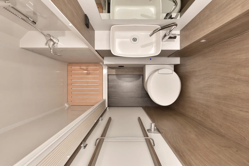 5 Berth Motorhome - image 14