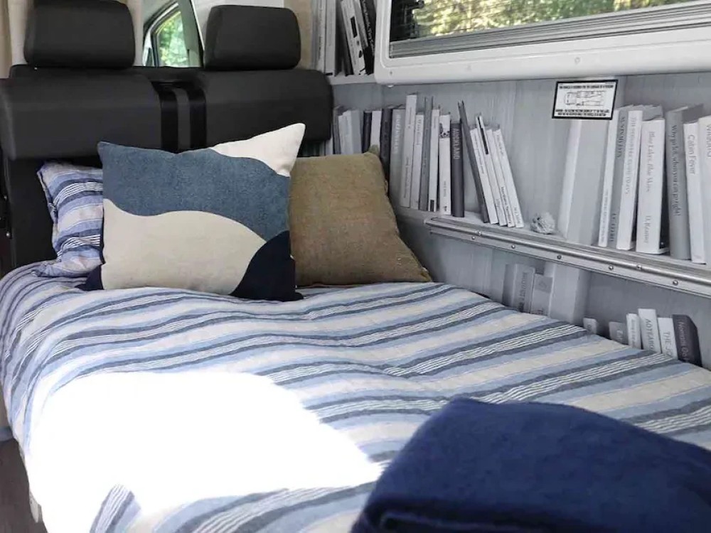 4-Berth Motorhome - image 3