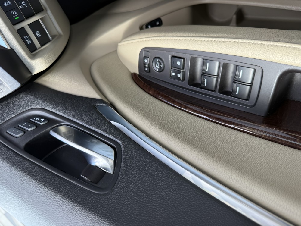 Acura MDX - image 12