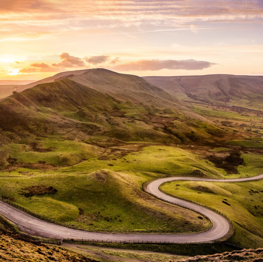 Whether you're hoping to do some castle spotting, cosy pubs, or scenic detours, hereโs a fun-packed list of things to do along the way from Edinburgh to London.